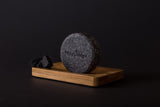Charming Charcoal & Sweet Sandal Shampoo Bar – 70g - NowVitamins - HappySoaps - 100% plasticvrije cosmetica - 8720256109181