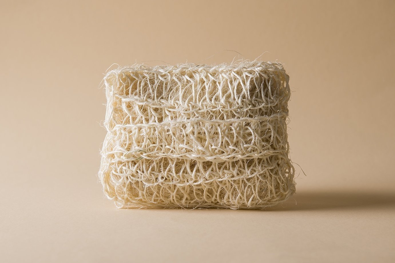 Happy Scrub Handschoen - Sisal en Katoen - NowVitamins - HappySoaps - 100% plasticvrije cosmetica -